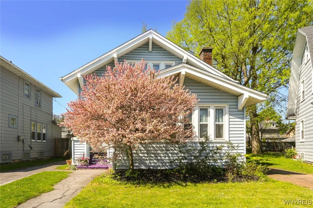 82 Radcliffe Road, Buffalo, New York 14214, Buffalo, New York 14214, 3 Bedrooms Bedrooms, 9 Rooms Rooms,1 BathroomBathrooms,Residential,Closed,82 Radcliffe Road, Buffalo, New York 14214,B1606943