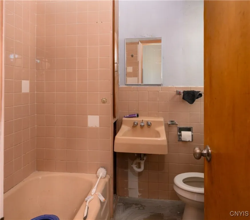 Apt. 1- Bathroom