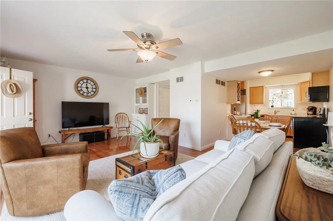 45 Holiday Harbour, Canandaigua-city, New York 144, Canandaigua City, New York 14424, 2 Bedrooms Bedrooms, 5 Rooms Rooms,1 BathroomBathrooms,Residential,Closed,45 Holiday Harbour, Canandaigua-city, New York 144,R1606460