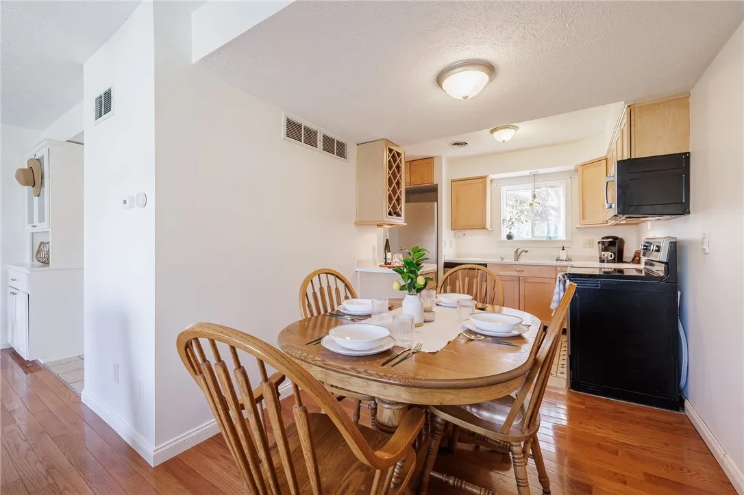 45 Holiday Harbour, Canandaigua-city, New York 144, Canandaigua City, New York 14424, 2 Bedrooms Bedrooms, 5 Rooms Rooms,1 BathroomBathrooms,Residential,Closed,45 Holiday Harbour, Canandaigua-city, New York 144,R1606460
