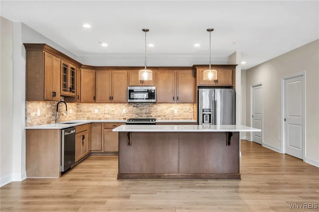 102 California Drive C, Amherst, New York 14221, Amherst, New York 14221, 3 Bedrooms Bedrooms, 8 Rooms Rooms,2 BathroomsBathrooms,Residential,Closed,102 California Drive C, Amherst, New York 14221,0,B1600629
