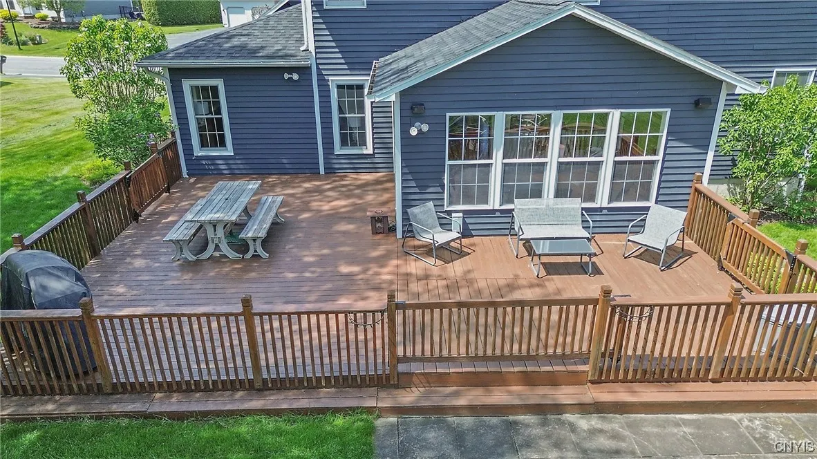 Very spacious back deck