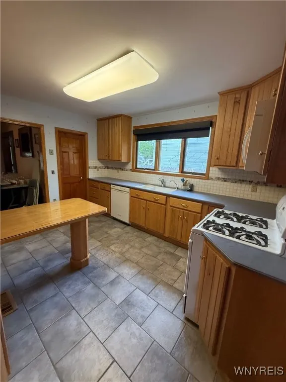 116 Fuller Avenue, Tonawanda-city, New York 14150, Tonawanda, New York 14150, 3 Bedrooms Bedrooms, 9 Rooms Rooms,1 BathroomBathrooms,Residential,Closed,116 Fuller Avenue, Tonawanda-city, New York 14150,B1605903