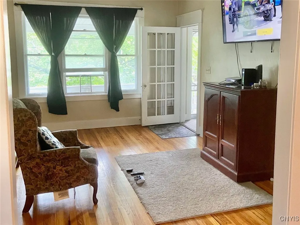 12 Fairfax Place 14, Utica, New York 13502, Utica, New York 13502, 6 Bedrooms Bedrooms, ,2 BathroomsBathrooms,Residential,Closed,12 Fairfax Place 14, Utica, New York 13502,0,S1607138