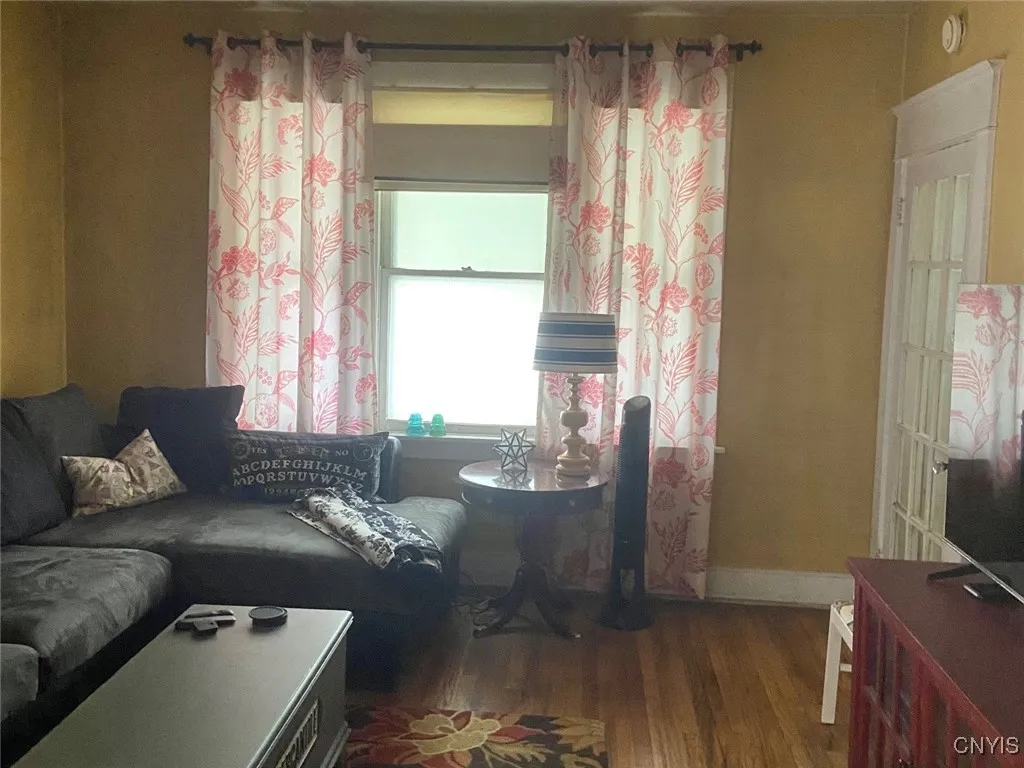 12 Fairfax Place 14, Utica, New York 13502, Utica, New York 13502, 6 Bedrooms Bedrooms, ,2 BathroomsBathrooms,Residential,Closed,12 Fairfax Place 14, Utica, New York 13502,0,S1607138