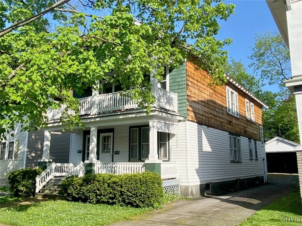 12 Fairfax Place 14, Utica, New York 13502, Utica, New York 13502, 6 Bedrooms Bedrooms, ,2 BathroomsBathrooms,Residential,Closed,12 Fairfax Place 14, Utica, New York 13502,0,S1607138