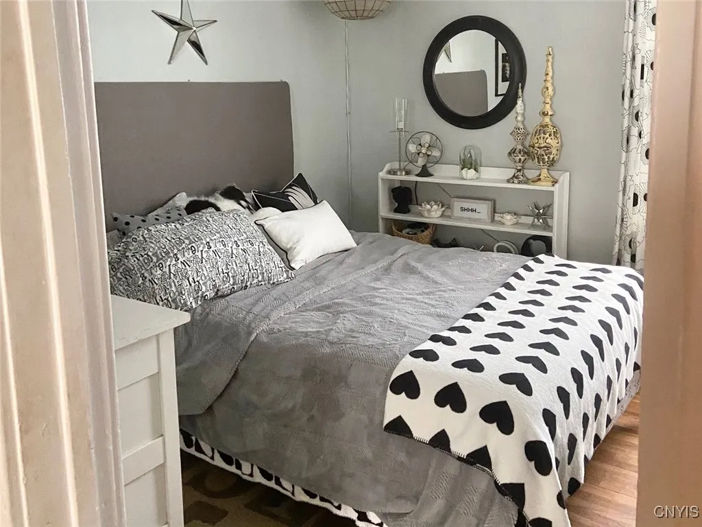 12 Fairfax Place 14, Utica, New York 13502, Utica, New York 13502, 6 Bedrooms Bedrooms, ,2 BathroomsBathrooms,Residential,Closed,12 Fairfax Place 14, Utica, New York 13502,0,S1607138