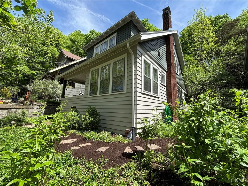 123 Buckingham Avenue, Syracuse, New York 13210, Syracuse, New York 13210, 3 Bedrooms Bedrooms, 7 Rooms Rooms,1 BathroomBathrooms,Residential,Closed,123 Buckingham Avenue, Syracuse, New York 13210,0,S1606684