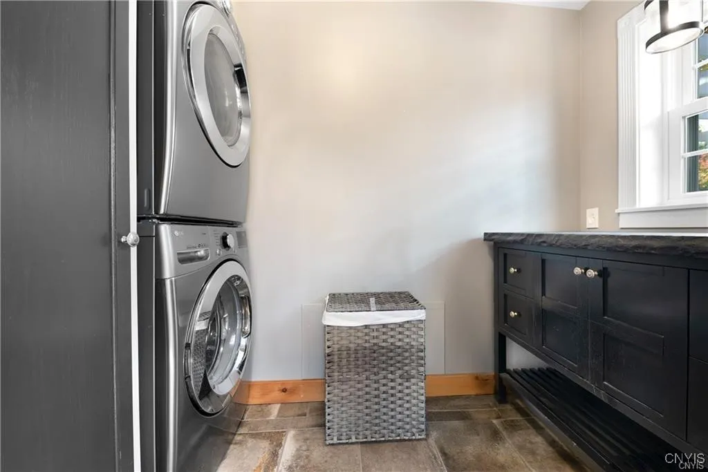 44 West Genesee Street, Skaneateles, New York 1315, Skaneateles, New York 13152, 3 Bedrooms Bedrooms, 10 Rooms Rooms,3 BathroomsBathrooms,Residential Lease,For Rent,44 West Genesee Street, Skaneateles, New York 1315,0,S1606548