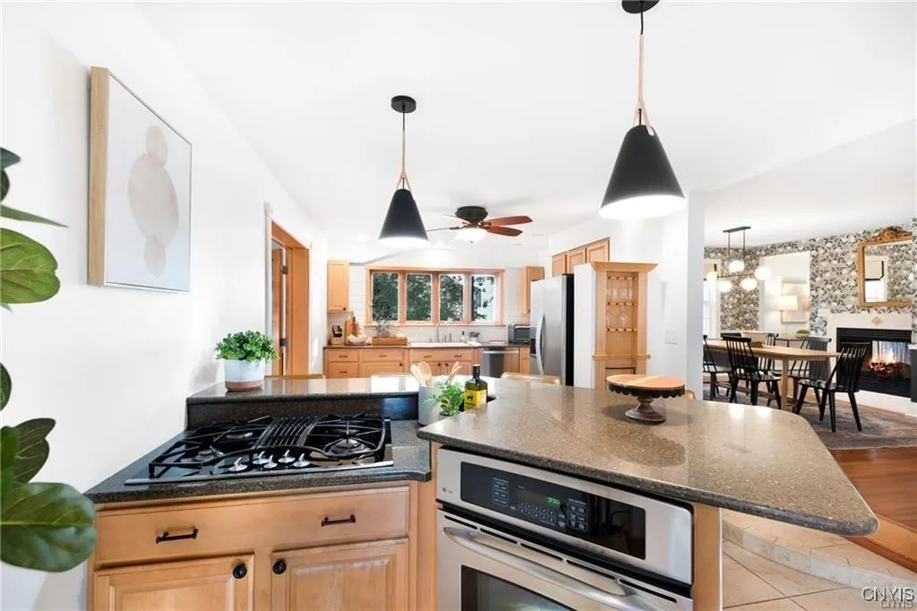 44 West Genesee Street, Skaneateles, New York 1315, Skaneateles, New York 13152, 3 Bedrooms Bedrooms, 10 Rooms Rooms,3 BathroomsBathrooms,Residential Lease,For Rent,44 West Genesee Street, Skaneateles, New York 1315,0,S1606548