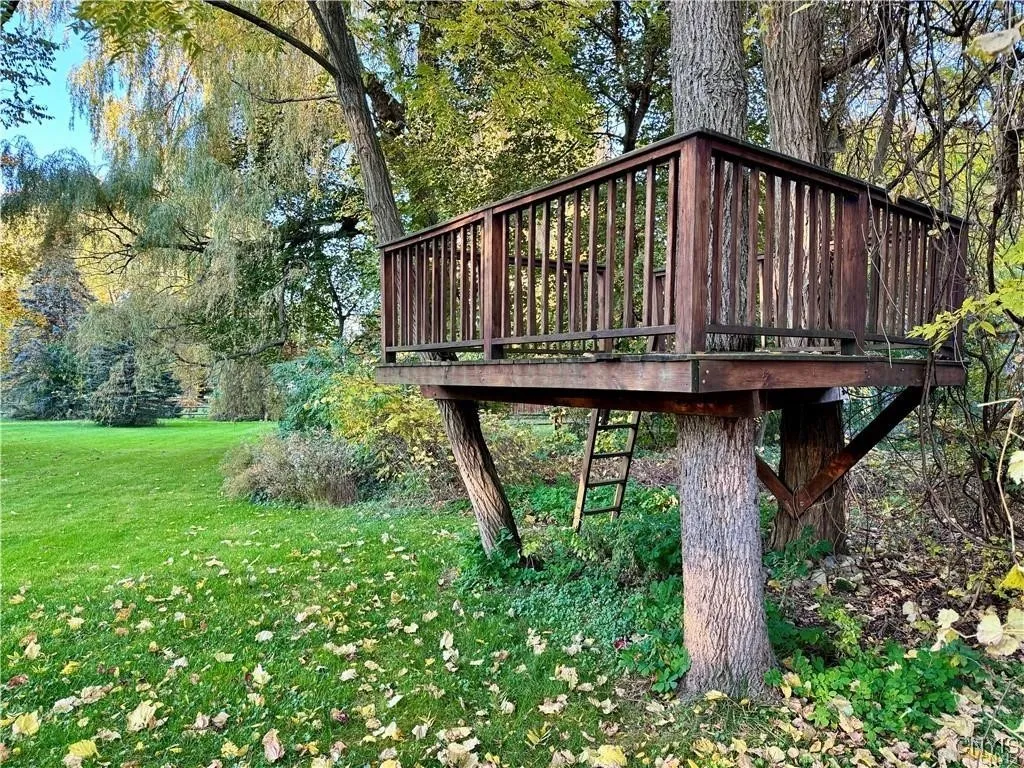 44 West Genesee Street, Skaneateles, New York 1315, Skaneateles, New York 13152, 3 Bedrooms Bedrooms, 10 Rooms Rooms,3 BathroomsBathrooms,Residential Lease,For Rent,44 West Genesee Street, Skaneateles, New York 1315,0,S1606548