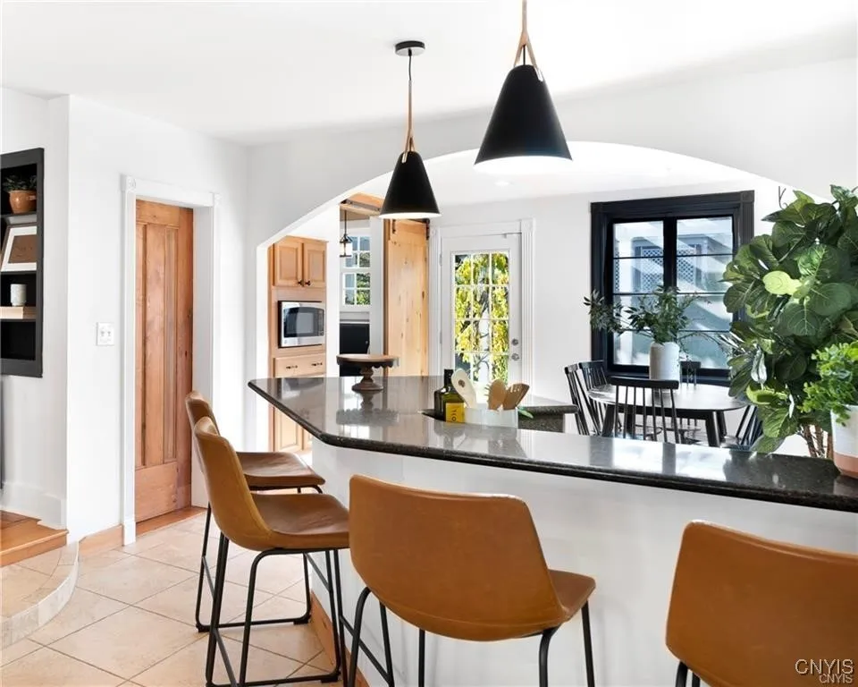 44 West Genesee Street, Skaneateles, New York 1315, Skaneateles, New York 13152, 3 Bedrooms Bedrooms, 10 Rooms Rooms,3 BathroomsBathrooms,Residential Lease,For Rent,44 West Genesee Street, Skaneateles, New York 1315,0,S1606548