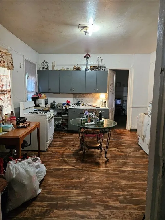 201 Clifford Avenue, Rochester, New York 14621, Rochester, New York 14621, 3 Bedrooms Bedrooms, 5 Rooms Rooms,1 BathroomBathrooms,Residential,For Sale,201 Clifford Avenue, Rochester, New York 14621,R1606796