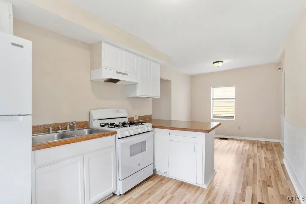 6 East 6th Street, Oswego-city, New York 13126, Oswego, New York 13126, 4 Bedrooms Bedrooms, 8 Rooms Rooms,1 BathroomBathrooms,Residential,Closed,6 East 6th Street, Oswego-city, New York 13126,0,S1606483