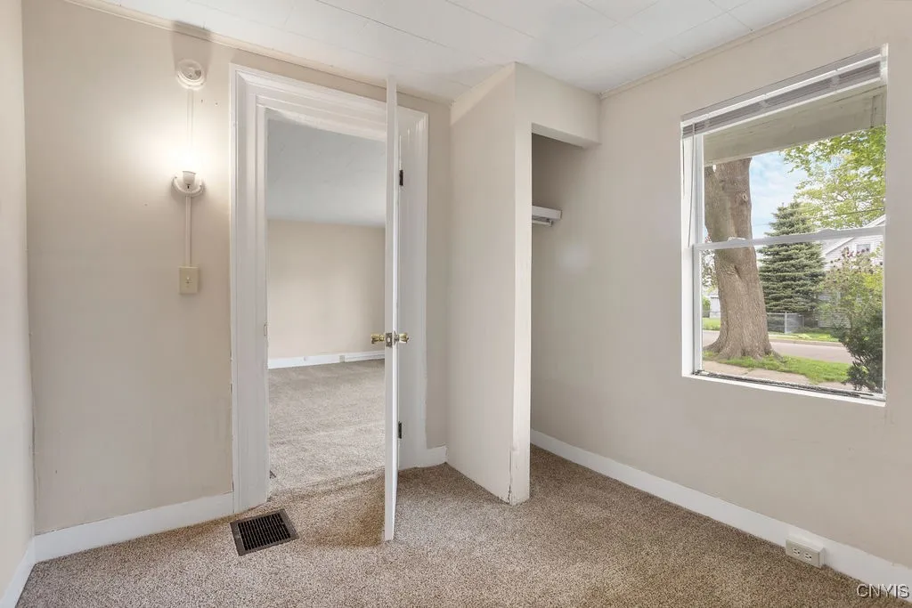 6 East 6th Street, Oswego-city, New York 13126, Oswego, New York 13126, 4 Bedrooms Bedrooms, 8 Rooms Rooms,1 BathroomBathrooms,Residential,Closed,6 East 6th Street, Oswego-city, New York 13126,0,S1606483