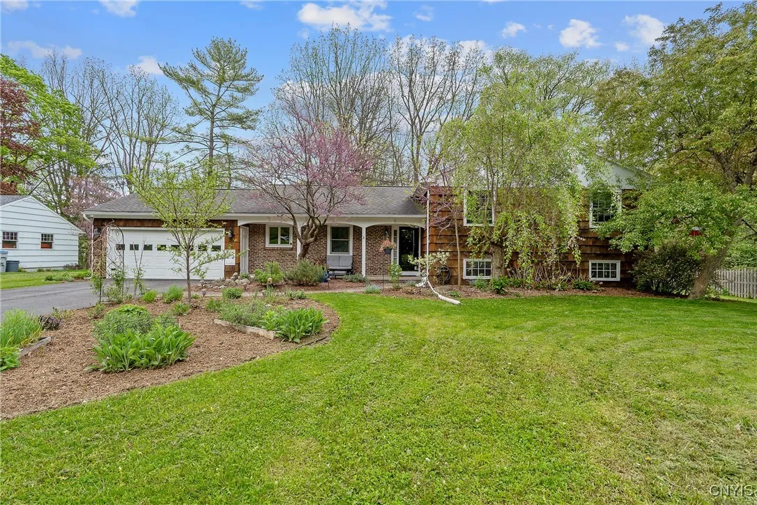 9 Bishop Drive, Manlius, New York 13066, Manlius, New York 13066, 4 Bedrooms Bedrooms, 12 Rooms Rooms,2 BathroomsBathrooms,Residential,Closed,9 Bishop Drive, Manlius, New York 13066,0,S1607035