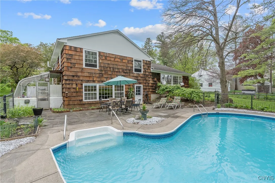 9 Bishop Drive, Manlius, New York 13066, Manlius, New York 13066, 4 Bedrooms Bedrooms, 12 Rooms Rooms,2 BathroomsBathrooms,Residential,Closed,9 Bishop Drive, Manlius, New York 13066,0,S1607035