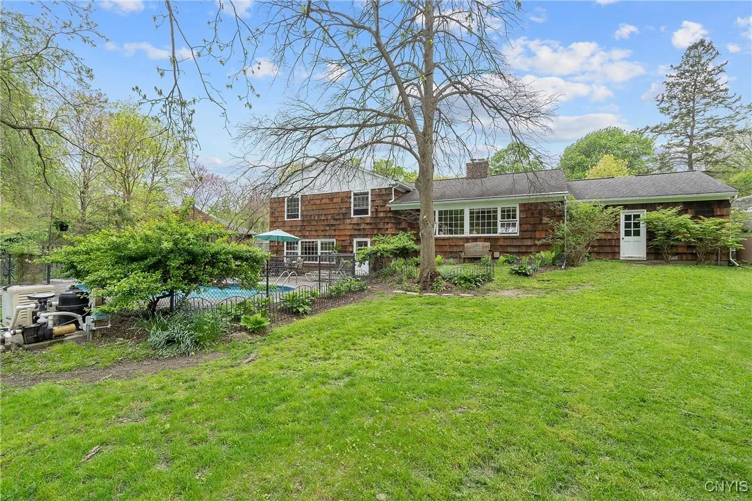 9 Bishop Drive, Manlius, New York 13066, Manlius, New York 13066, 4 Bedrooms Bedrooms, 12 Rooms Rooms,2 BathroomsBathrooms,Residential,Closed,9 Bishop Drive, Manlius, New York 13066,0,S1607035