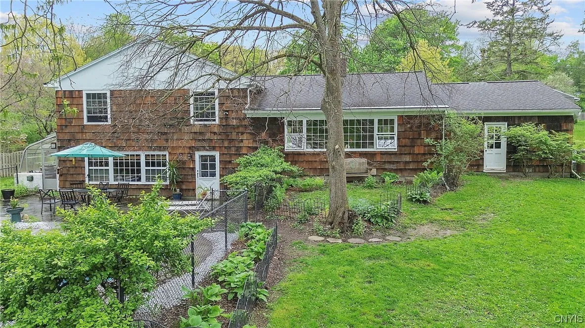 9 Bishop Drive, Manlius, New York 13066, Manlius, New York 13066, 4 Bedrooms Bedrooms, 12 Rooms Rooms,2 BathroomsBathrooms,Residential,Closed,9 Bishop Drive, Manlius, New York 13066,0,S1607035