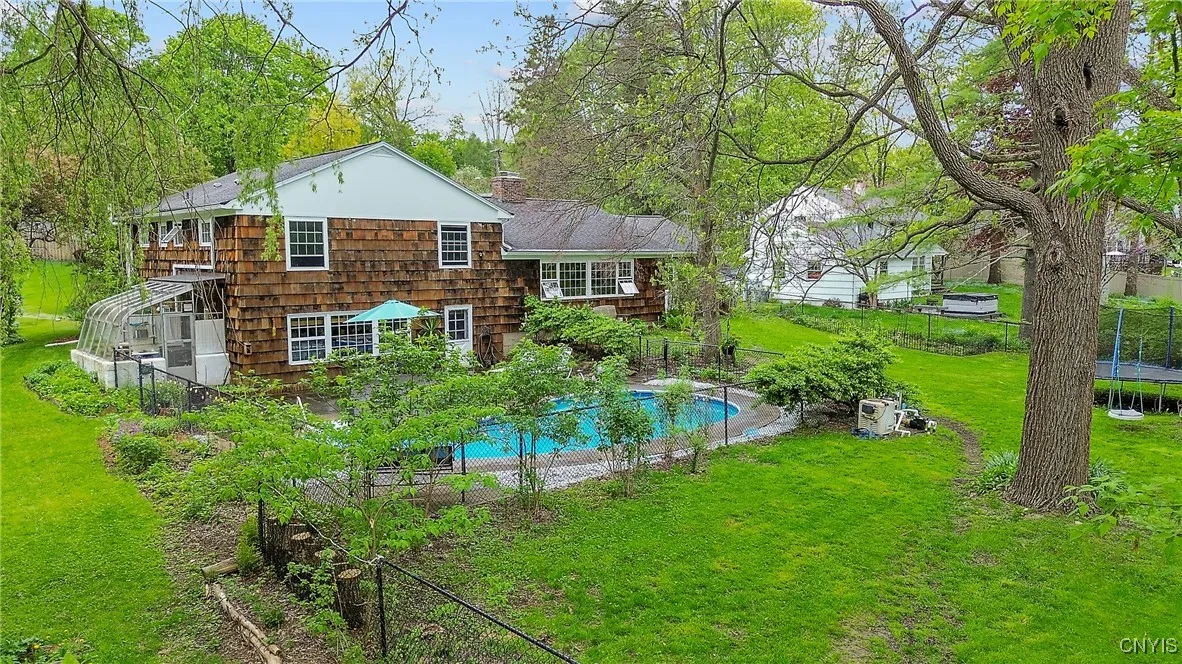 9 Bishop Drive, Manlius, New York 13066, Manlius, New York 13066, 4 Bedrooms Bedrooms, 12 Rooms Rooms,2 BathroomsBathrooms,Residential,Closed,9 Bishop Drive, Manlius, New York 13066,0,S1607035