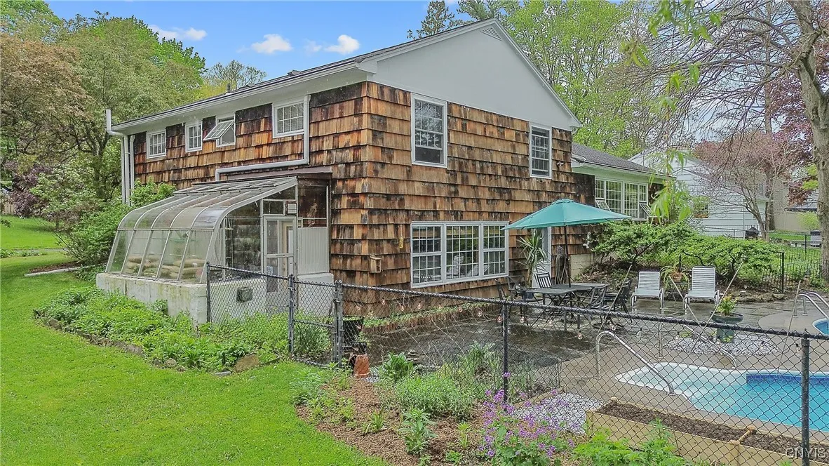 9 Bishop Drive, Manlius, New York 13066, Manlius, New York 13066, 4 Bedrooms Bedrooms, 12 Rooms Rooms,2 BathroomsBathrooms,Residential,Closed,9 Bishop Drive, Manlius, New York 13066,0,S1607035