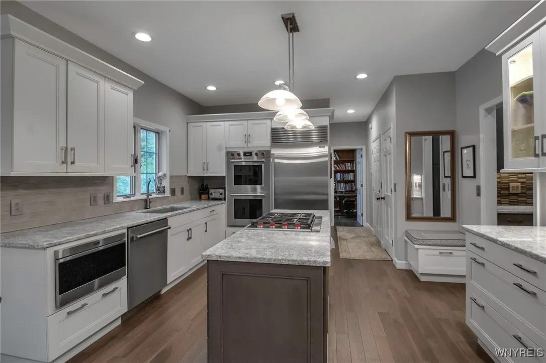8355 Black Walnut Drive, Clarence, New York 14051, Clarence, New York 14051, 4 Bedrooms Bedrooms, 9 Rooms Rooms,2 BathroomsBathrooms,Residential,Closed,8355 Black Walnut Drive, Clarence, New York 14051,0,B1607163