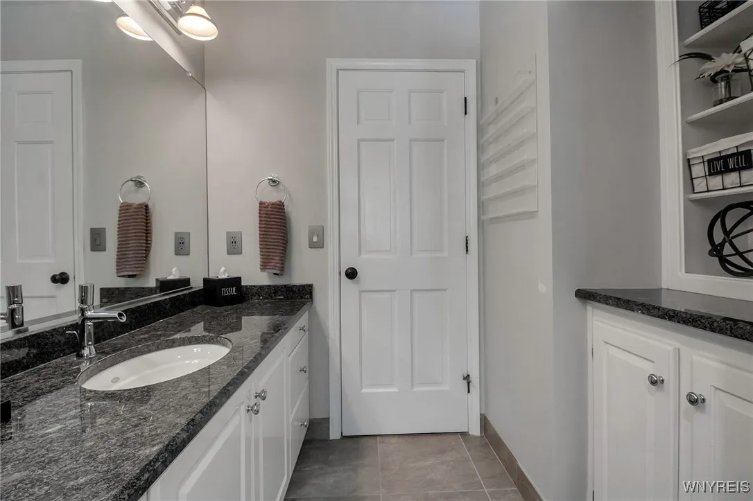 8355 Black Walnut Drive, Clarence, New York 14051, Clarence, New York 14051, 4 Bedrooms Bedrooms, 9 Rooms Rooms,2 BathroomsBathrooms,Residential,Closed,8355 Black Walnut Drive, Clarence, New York 14051,0,B1607163