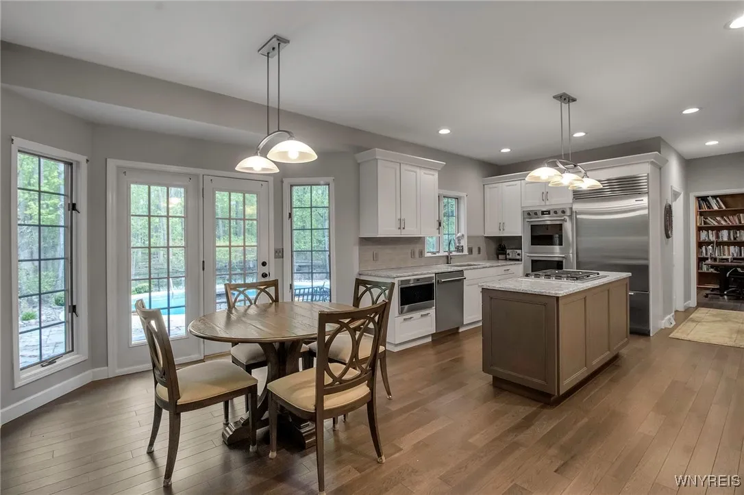8355 Black Walnut Drive, Clarence, New York 14051, Clarence, New York 14051, 4 Bedrooms Bedrooms, 9 Rooms Rooms,2 BathroomsBathrooms,Residential,Closed,8355 Black Walnut Drive, Clarence, New York 14051,0,B1607163