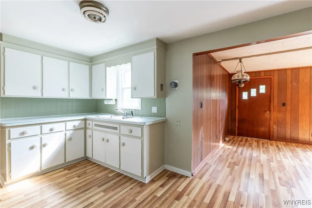 267 Parkhurst Boulevard, Tonawanda-town, New York, Tonawanda, New York 14223, 3 Bedrooms Bedrooms, 6 Rooms Rooms,1 BathroomBathrooms,Residential,For Sale,267 Parkhurst Boulevard, Tonawanda-town, New York ,B1606429