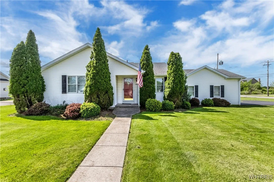 8881 Michael Douglas Drive, Clarence, New York 140, Clarence, New York 14032, 2 Bedrooms Bedrooms, 7 Rooms Rooms,2 BathroomsBathrooms,Residential,Closed,8881 Michael Douglas Drive, Clarence, New York 140,0,B1606218
