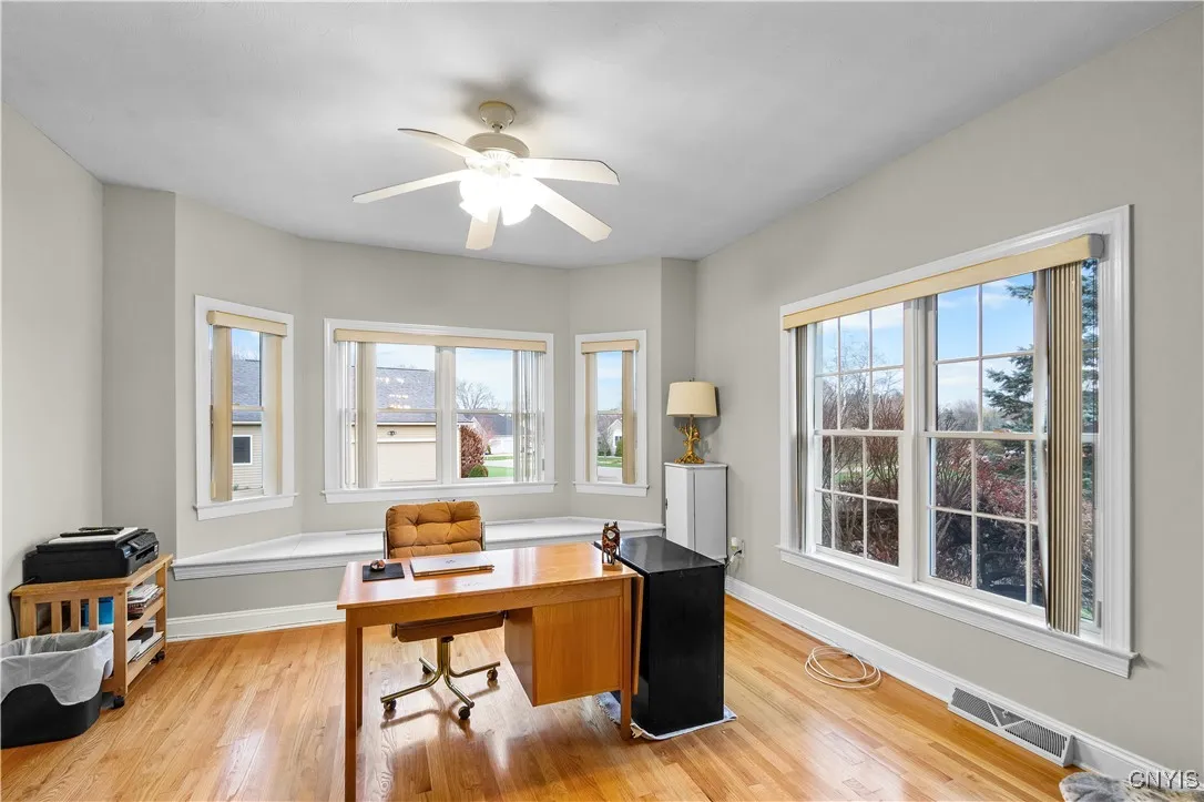 Office space right inside the front door