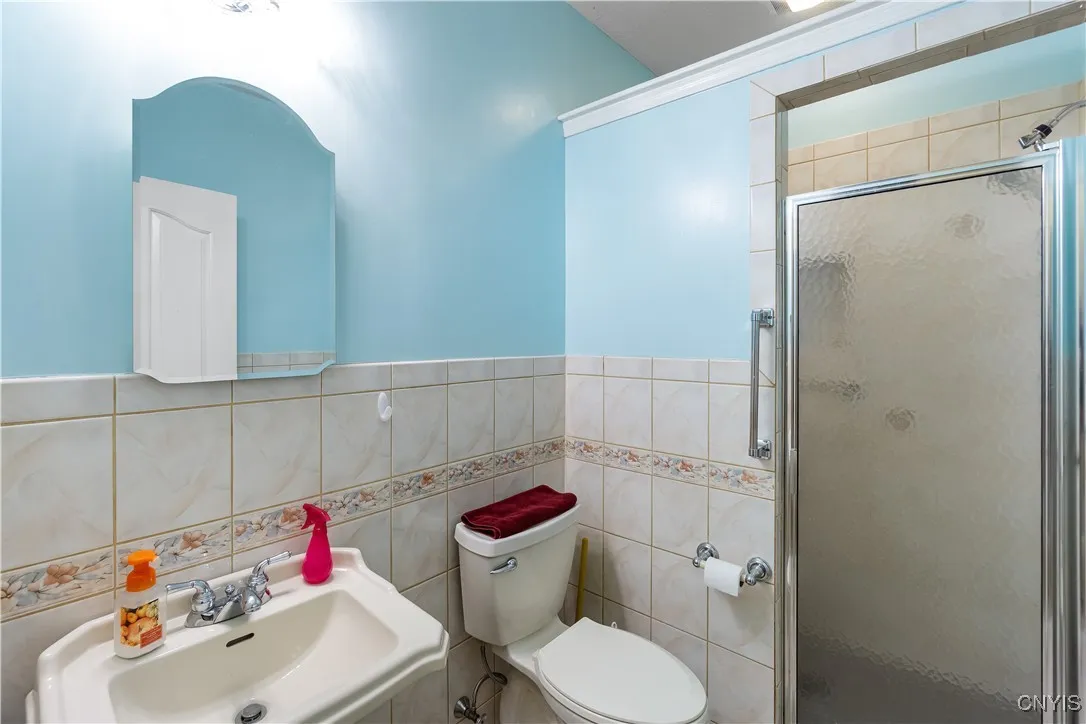 Full bathroom next to the kitchen