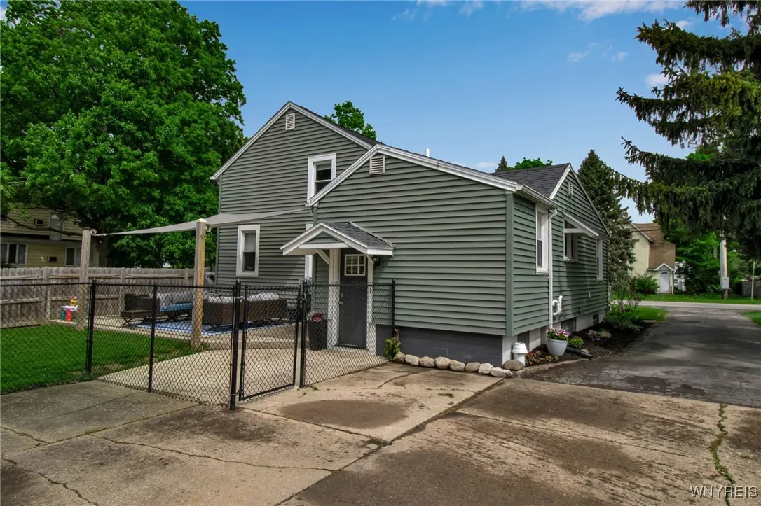 5031 Armor Duells Road, Orchard Park, New York 141, Orchard Park, New York 14127, 3 Bedrooms Bedrooms, 7 Rooms Rooms,2 BathroomsBathrooms,Residential,Closed,5031 Armor Duells Road, Orchard Park, New York 141,B1607451