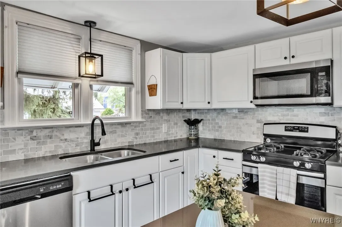 5031 Armor Duells Road, Orchard Park, New York 141, Orchard Park, New York 14127, 3 Bedrooms Bedrooms, 7 Rooms Rooms,2 BathroomsBathrooms,Residential,Closed,5031 Armor Duells Road, Orchard Park, New York 141,B1607451
