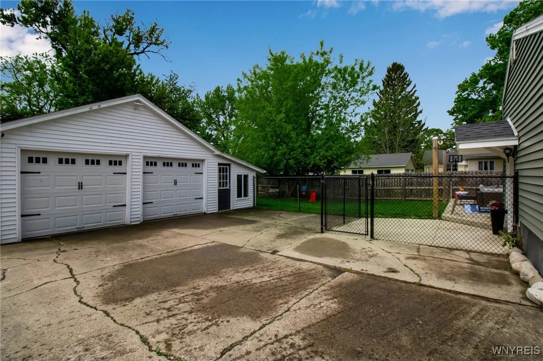 5031 Armor Duells Road, Orchard Park, New York 141, Orchard Park, New York 14127, 3 Bedrooms Bedrooms, 7 Rooms Rooms,2 BathroomsBathrooms,Residential,Closed,5031 Armor Duells Road, Orchard Park, New York 141,B1607451