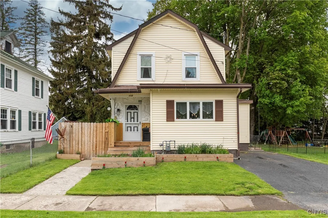 112 Fulton Avenue, Fulton, New York 13069, Fulton, New York 13069, 4 Bedrooms Bedrooms, 11 Rooms Rooms,2 BathroomsBathrooms,Residential,Closed,112 Fulton Avenue, Fulton, New York 13069,0,S1607063