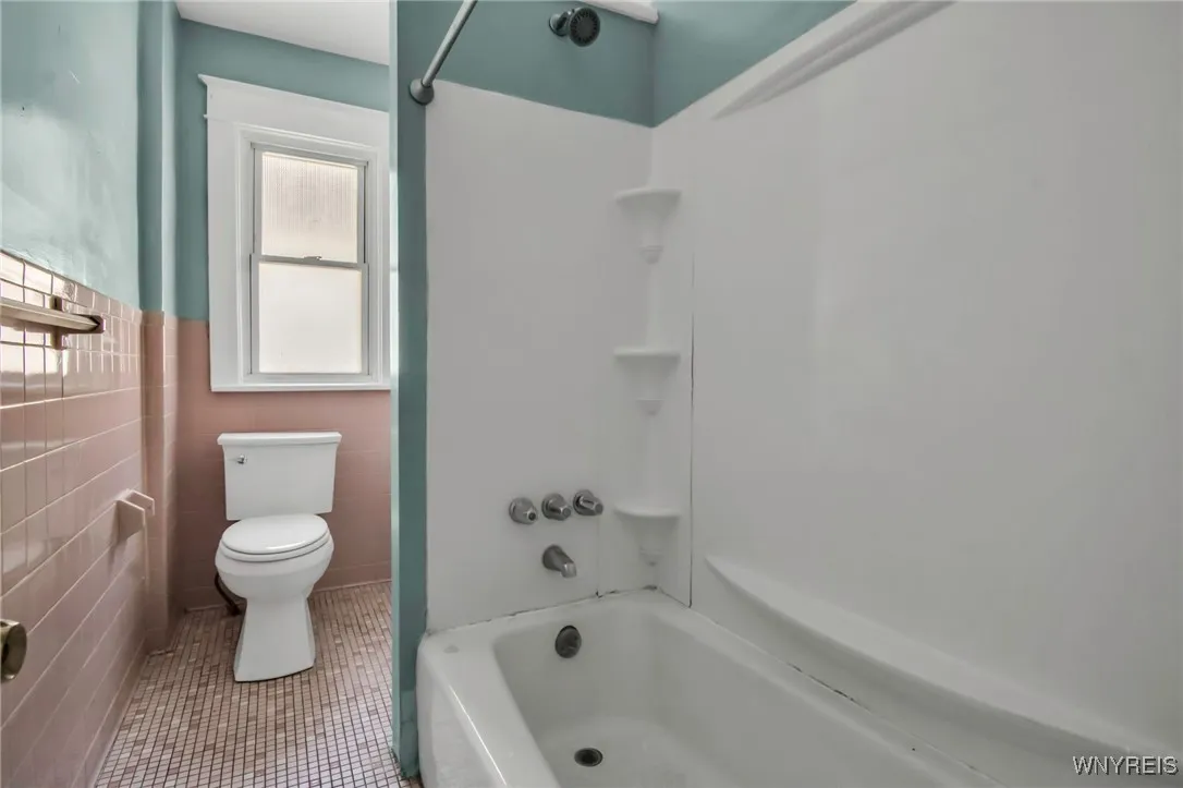 2254 Grand Avenue, Niagara Falls, New York 14301, Niagara Falls, New York 14301, 5 Bedrooms Bedrooms, ,2 BathroomsBathrooms,Residential,Closed,2254 Grand Avenue, Niagara Falls, New York 14301,0,B1607377