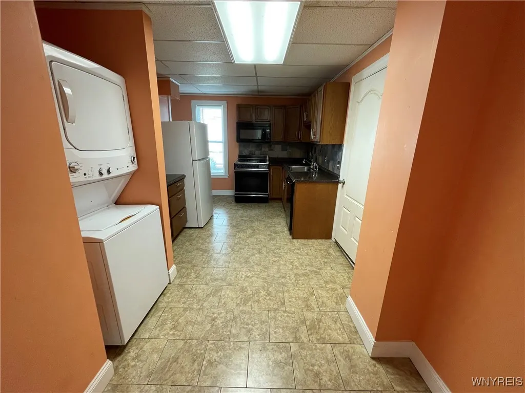 205.5 Hawley Court, Lockport-city, New York 14094, Lockport City, New York 14094, 2 Bedrooms Bedrooms, ,2 BathroomsBathrooms,Residential,Closed,205.5 Hawley Court, Lockport-city, New York 14094,0,B1607557