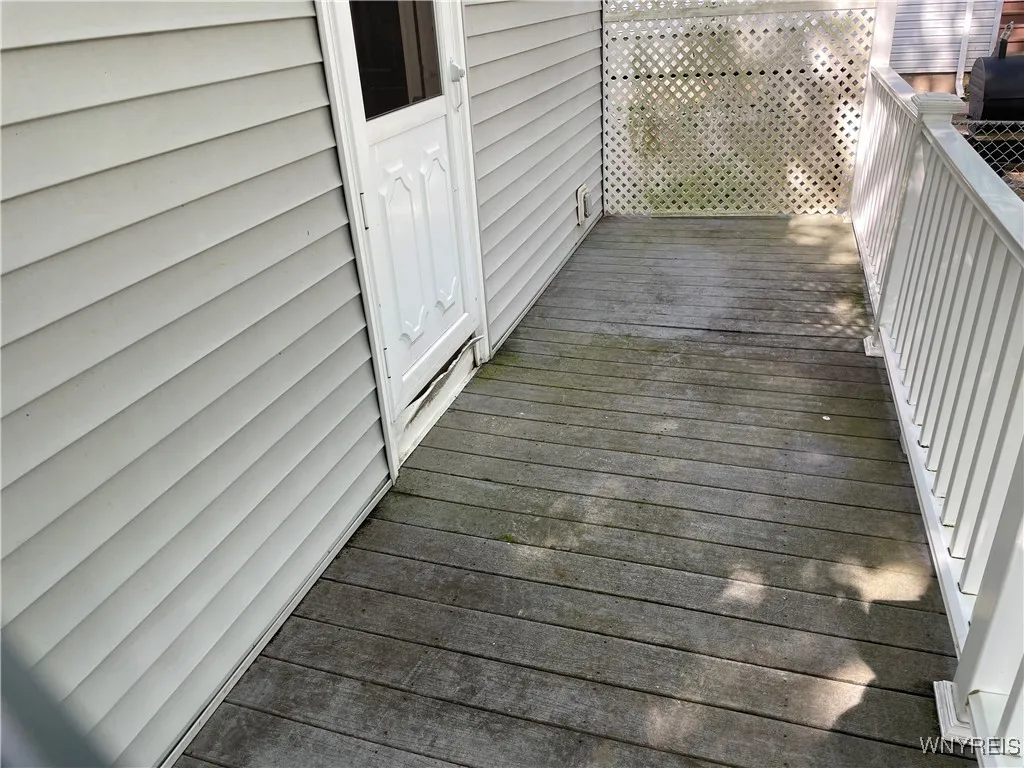 205.5 Hawley Court, Lockport-city, New York 14094, Lockport City, New York 14094, 2 Bedrooms Bedrooms, ,2 BathroomsBathrooms,Residential,Closed,205.5 Hawley Court, Lockport-city, New York 14094,0,B1607557