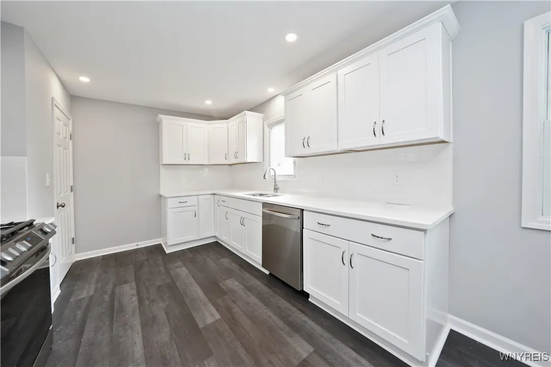 41 Elmview Avenue, Lackawanna, New York 14218, Lackawanna, New York 14218, 3 Bedrooms Bedrooms, 5 Rooms Rooms,1 BathroomBathrooms,Residential,Closed,41 Elmview Avenue, Lackawanna, New York 14218,0,B1606374