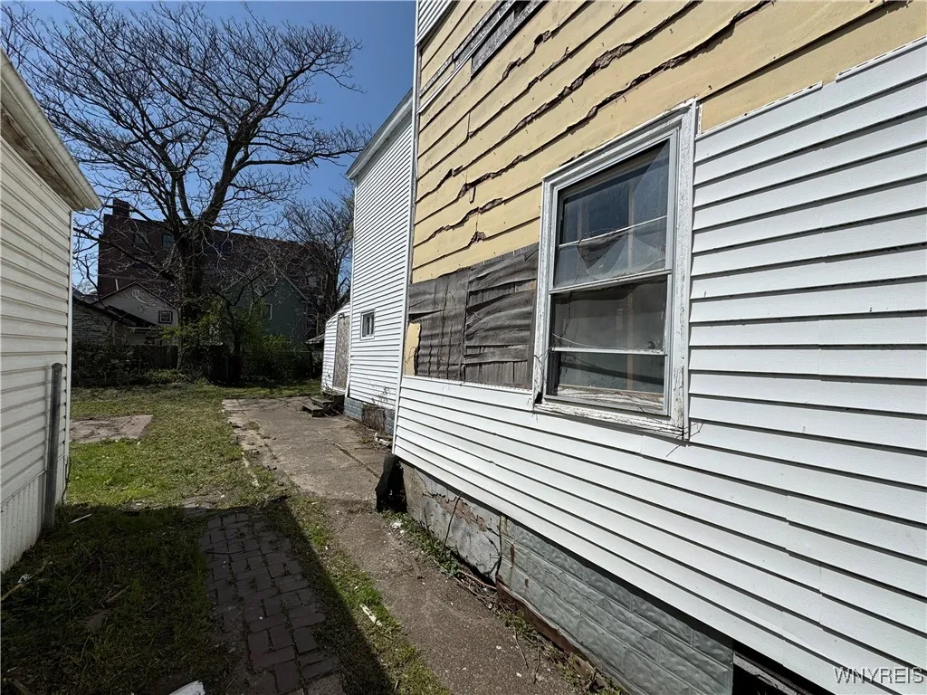 98 Tennessee Street, Buffalo, New York 14204, Buffalo, New York 14204, 3 Bedrooms Bedrooms, 5 Rooms Rooms,1 BathroomBathrooms,Residential,For Sale,98 Tennessee Street, Buffalo, New York 14204,B1606274