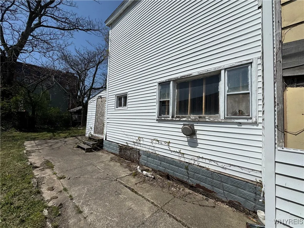 98 Tennessee Street, Buffalo, New York 14204, Buffalo, New York 14204, 3 Bedrooms Bedrooms, 5 Rooms Rooms,1 BathroomBathrooms,Residential,For Sale,98 Tennessee Street, Buffalo, New York 14204,B1606274