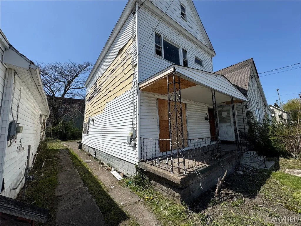 98 Tennessee Street, Buffalo, New York 14204, Buffalo, New York 14204, 3 Bedrooms Bedrooms, 5 Rooms Rooms,1 BathroomBathrooms,Residential,For Sale,98 Tennessee Street, Buffalo, New York 14204,B1606274