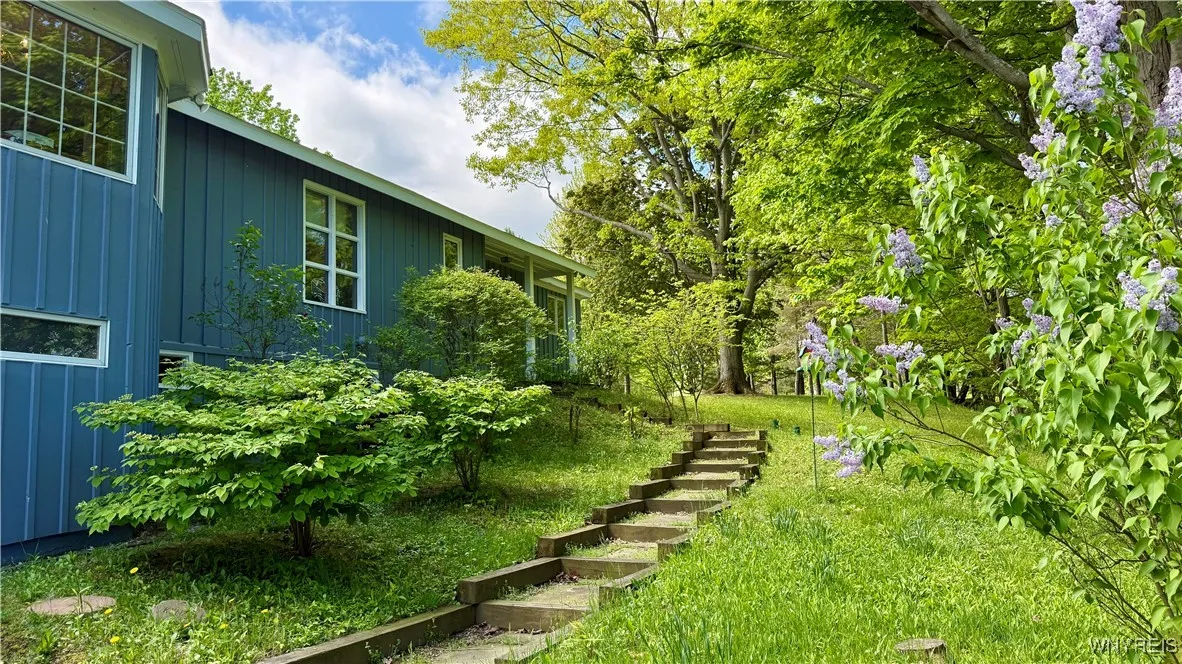 6975 Sweetland Road, Evans, New York 14047, Evans, New York 14047, 3 Bedrooms Bedrooms, 9 Rooms Rooms,3 BathroomsBathrooms,Residential,For Sale,6975 Sweetland Road, Evans, New York 14047,B1607625