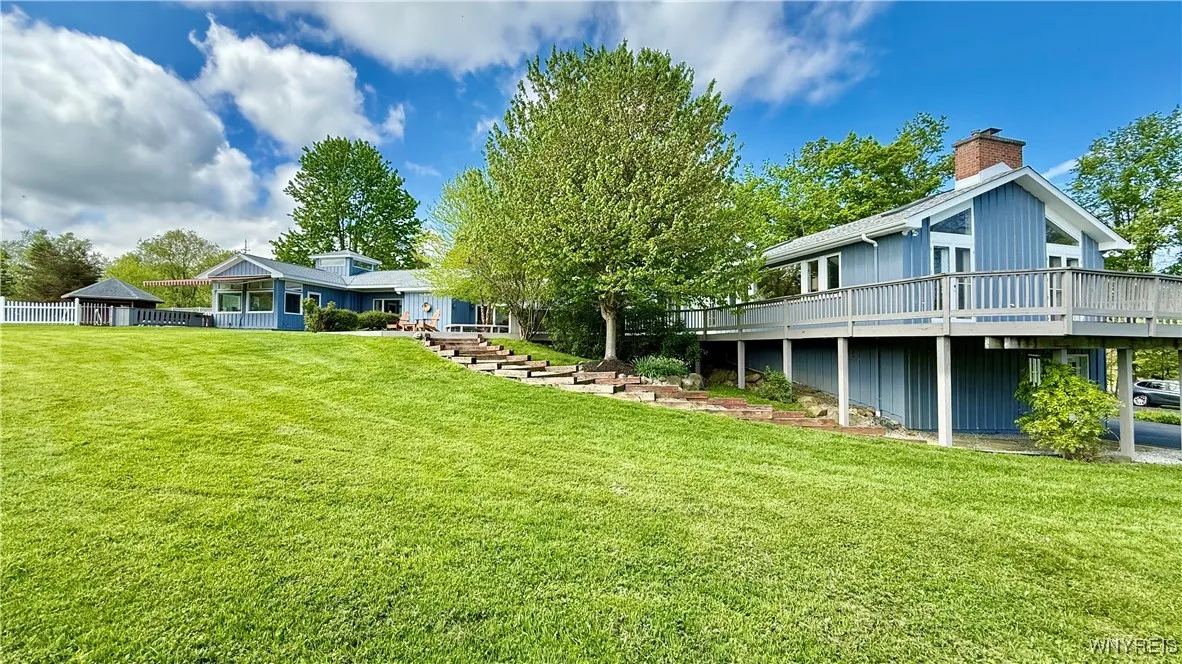 6975 Sweetland Road, Evans, New York 14047, Evans, New York 14047, 3 Bedrooms Bedrooms, 9 Rooms Rooms,3 BathroomsBathrooms,Residential,For Sale,6975 Sweetland Road, Evans, New York 14047,B1607625