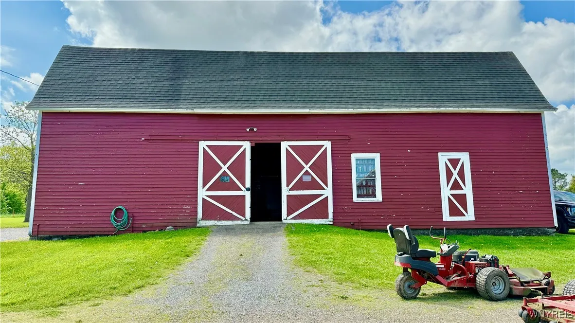 6975 Sweetland Road, Evans, New York 14047, Evans, New York 14047, 3 Bedrooms Bedrooms, 9 Rooms Rooms,3 BathroomsBathrooms,Residential,For Sale,6975 Sweetland Road, Evans, New York 14047,B1607625