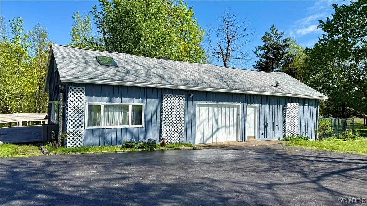 6975 Sweetland Road, Evans, New York 14047, Evans, New York 14047, 3 Bedrooms Bedrooms, 9 Rooms Rooms,3 BathroomsBathrooms,Residential,For Sale,6975 Sweetland Road, Evans, New York 14047,B1607625