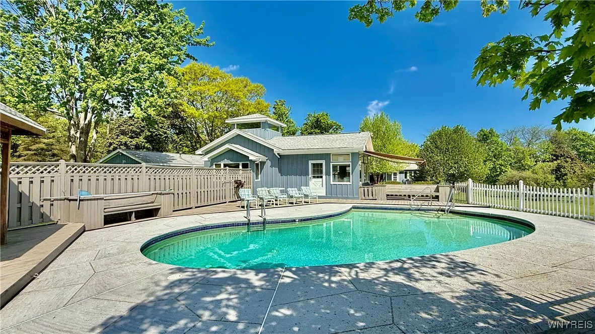 6975 Sweetland Road, Evans, New York 14047, Evans, New York 14047, 3 Bedrooms Bedrooms, 9 Rooms Rooms,3 BathroomsBathrooms,Residential,For Sale,6975 Sweetland Road, Evans, New York 14047,B1607625
