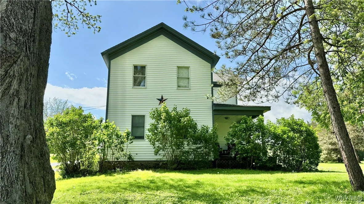 6975 Sweetland Road, Evans, New York 14047, Evans, New York 14047, 3 Bedrooms Bedrooms, 9 Rooms Rooms,3 BathroomsBathrooms,Residential,For Sale,6975 Sweetland Road, Evans, New York 14047,B1607625