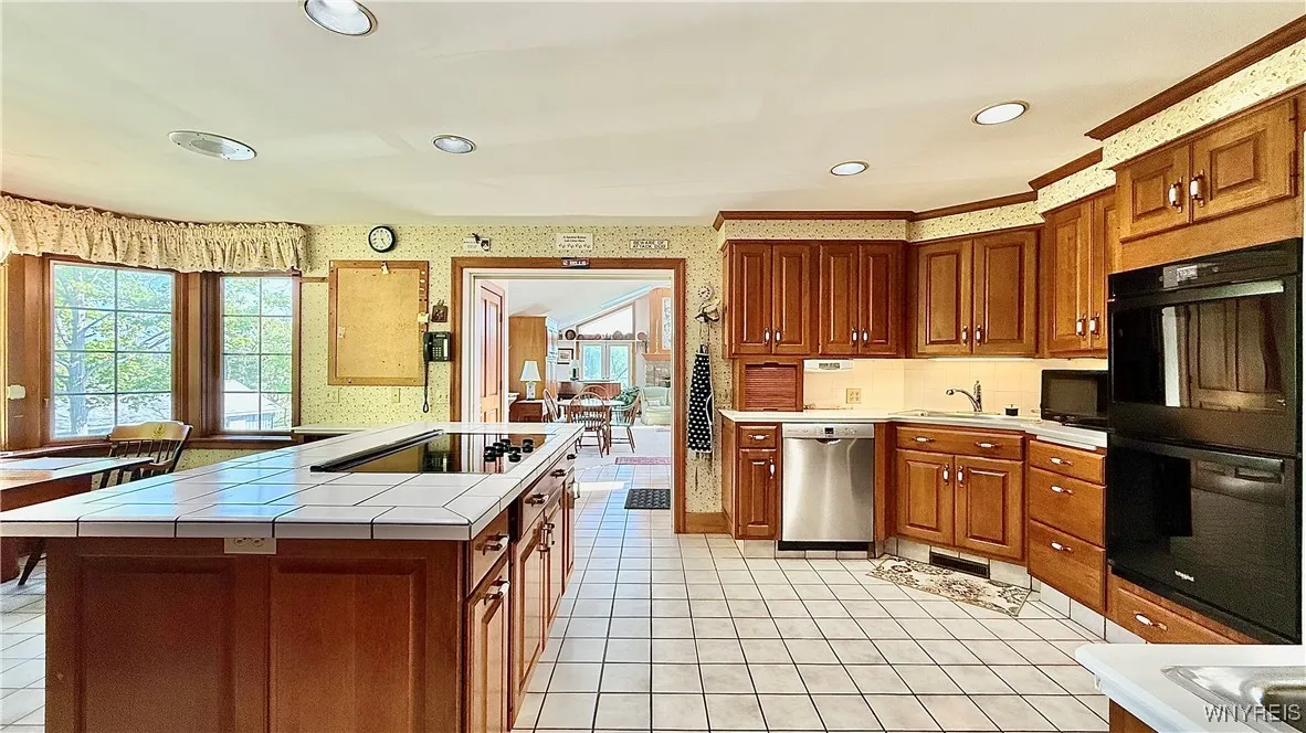 6975 Sweetland Road, Evans, New York 14047, Evans, New York 14047, 3 Bedrooms Bedrooms, 9 Rooms Rooms,3 BathroomsBathrooms,Residential,For Sale,6975 Sweetland Road, Evans, New York 14047,0,B1607625